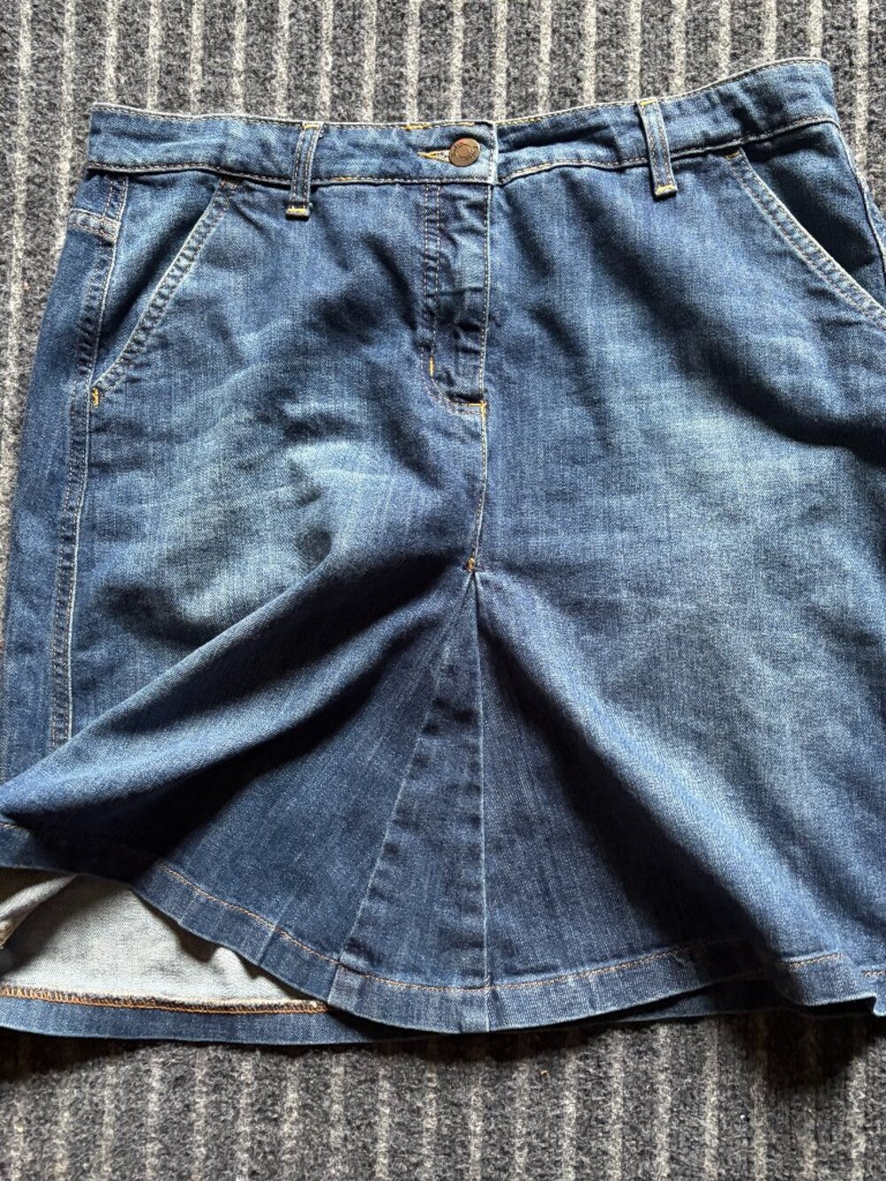 Boden denim front-pleat skirt Size 10R - Picture 6 of 10
